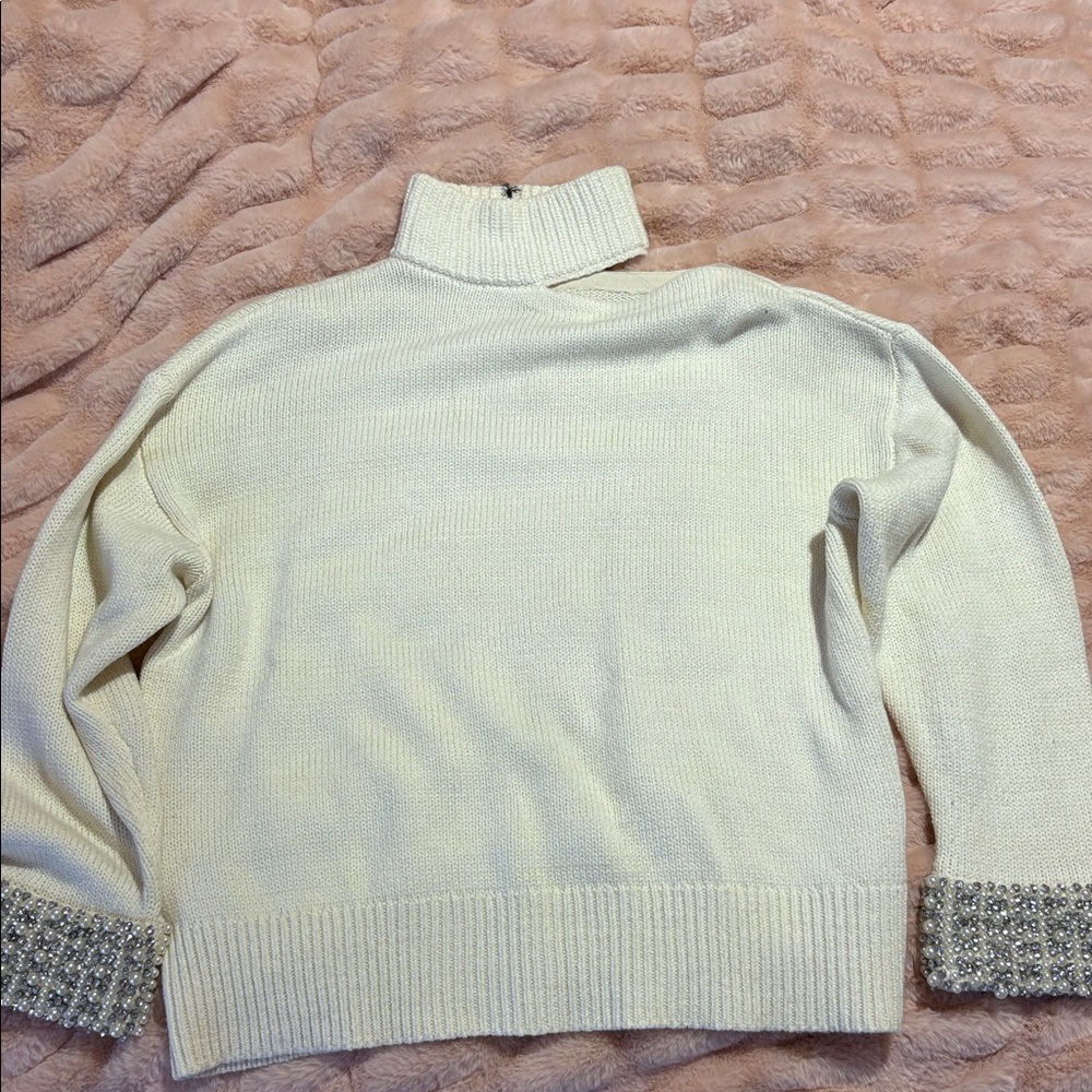 Alice + Olivia NWOT M Ivory Sweater w/pearls & rhinestone embellishment.